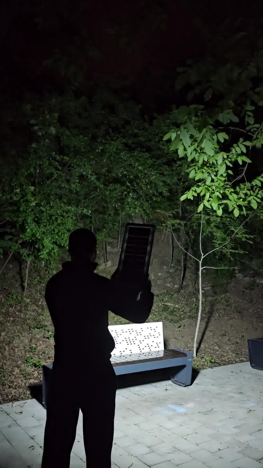 Lampă Solară LED 800W - iluminează curtea fără consum din rețea